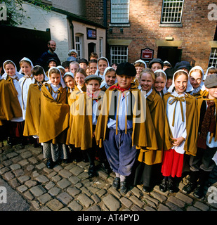 Regno Unito Cheshire istruzione Quarry Bank Mill Styal scuola bambini in C xix secolo costume apprendista Foto Stock