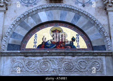 Il mosaico centrale al di sopra del portale della Cattedrale di Cagliari - Sardegna, Italia. Foto Stock