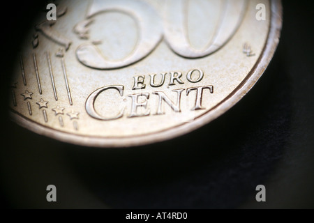 Chiudere fino a 50 Euro Cent su uno sfondo nero. Foto Stock