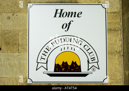 Il pudding Club sign on Three Ways House Hotel, Mickleton, Gloucestershire, England, Regno Unito Foto Stock