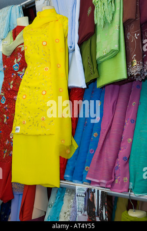 Display a colori dei tessuti abbigliamento Foto Stock