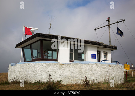 Stazione di guardia costiera lookout, ora presidiati dalla National Coastwatch Istituzione presso il St Aldhelm testa dell isola di Purbeck Dorset 2006 Foto Stock