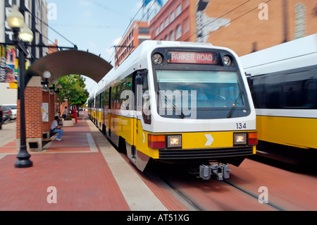 Dallas Area Rapid Transit DART linea ferroviaria leggera Foto Stock