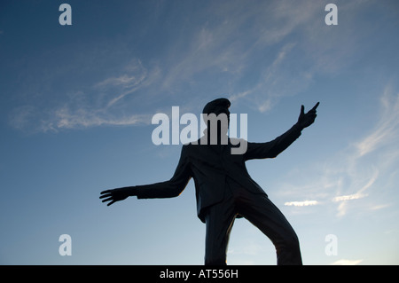 Billy Fury statua al tramonto Liverpool Albert Dock Febbraio 2008 Foto Stock