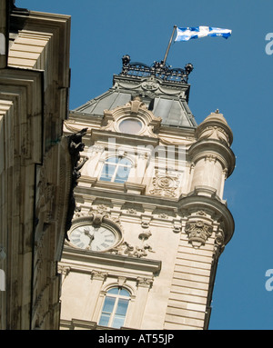 Il provinciale del Quebec battenti bandiera nella parte superiore delle Assemblee Nationale nella città di Québec, Canada Foto Stock