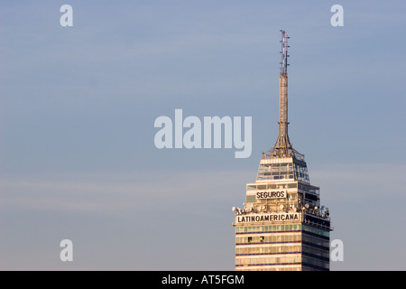 Una vista di sommità della Torre Latinoamericana (America Latina Torre) antenna, nelle prime ore del mattino, Città del Messico DF. Foto Stock