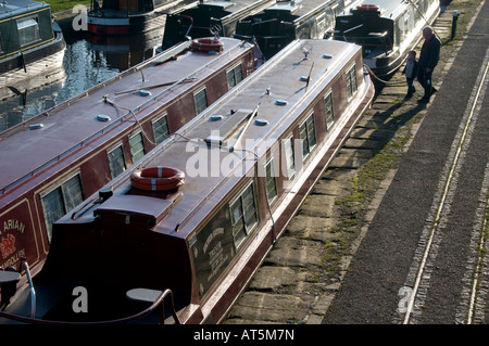 Chiatte ormeggiate fuori stagione in Llangollen Canal Trevor bacino per l Acquedotto Pontcysyllte Galles del Nord 11 Febbraio 2008 Foto Stock