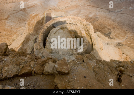 Erode palazzo settentrionale, vista da sopra con vista del paesaggio del Deserto della Giudea nei pressi del Mar Morto, Israele, Medio Oriente Foto Stock