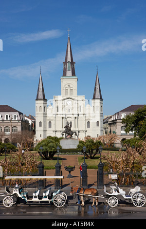 Cattedrale di San Louis come visto da di Decatur Street. New Orleans, Louisiana, Stati Uniti d'America. Foto Stock