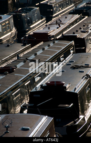 Chiatte ormeggiato sul Llangollen Canal Trevor bacino per l Acquedotto Pontcysyllte Galles del Nord 11 Febbraio 2008 Foto Stock