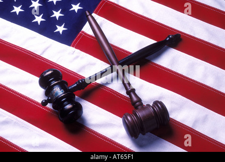 Bandiera americana e gavels Foto Stock