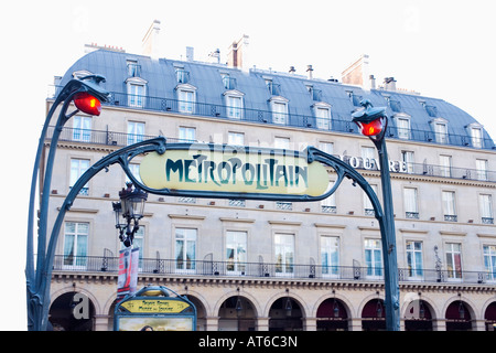 Francia, Parigi, segno della metro a Place du Palais Royale Foto Stock