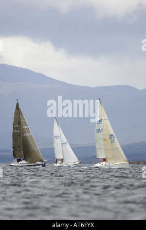 Tre yachts racing in Scozia Foto Stock