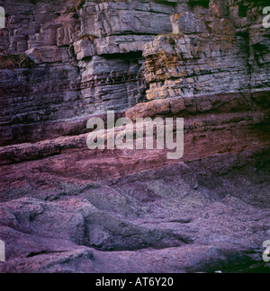 Pietra arenaria rossa roccia a Carmarthenshire Llanstephan Dyfed Regno Unito Galles KATHY DEWITT Foto Stock