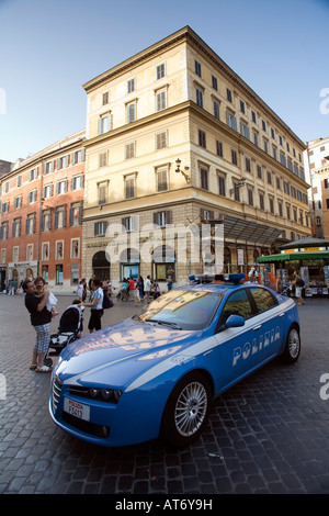 Auto della polizia in Piazza di Spagna Roma Foto Stock