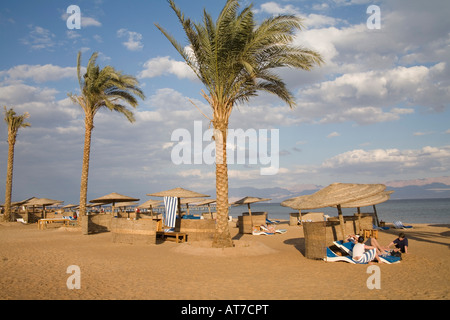 Taba Heights Sinai Egitto Nord Africa Febbraio villeggiante rendendo la maggior parte delle buone condizioni meteorologiche Foto Stock