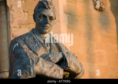 Nota solo a tutta lunghezza statua di Edward Albert, Principe di Galles, futuro Edoardo VIII, poi duca di Windsor 1894-1972 Aberystwyth Foto Stock