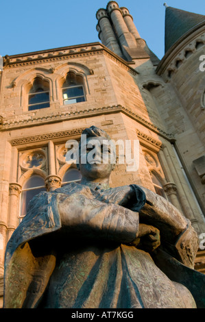 Nota solo a tutta lunghezza statua di Edward Albert, Principe di Galles, futuro Edoardo VIII, poi duca di Windsor 1894-1972 Aberystwyth Foto Stock