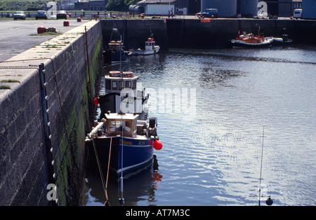 Piccole barche da pesca nel porto di Tweedmouth, Northumberland Foto Stock