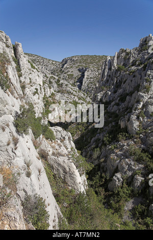 Fotografia di stock delle estremità interne del porto miou Calanque scogliere di calcare tra Cassis e Marsiglia Francia Foto Stock