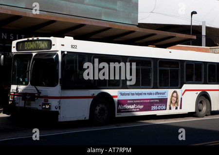La linea di autobus fino al di fuori del centro cittadino di Centro di Transito di Charlottesville in Virginia 19 Febbraio 2008 Foto Stock
