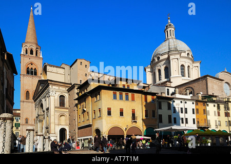 Mantova Piazza delle Erbe Foto Stock