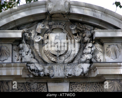 Costruito nel 1626 York Watergate è servita come uscita sul Tamigi da giardini di York House quindi di casa di George Villiers. Foto Stock