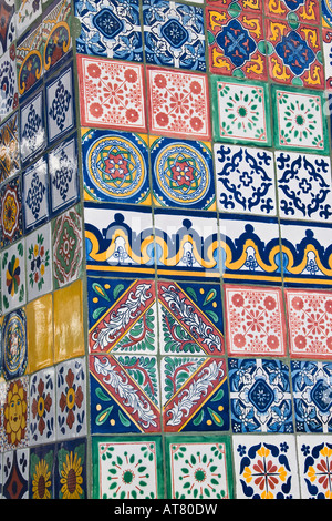 Colorate piastrelle Talavera attendono il visitatore a Baja California. Foto Stock