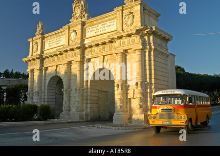 Porte des Bombes trasporto pubblico Floriana Malta Foto Stock