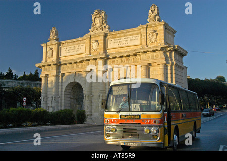 Porte des Bombes trasporto pubblico Floriana Malta Foto Stock