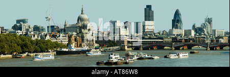 Città di Londra e il fiume Tamigi Panorama 2006 Foto Stock