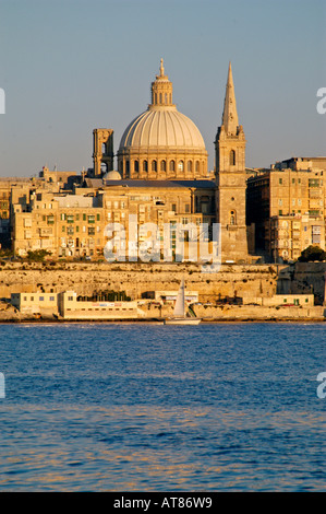 Porto di Marsamxett chiesa carmelitana La Valletta Malta Foto Stock