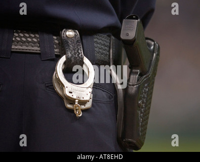Dettaglio di un poliziotto della cintura Foto Stock