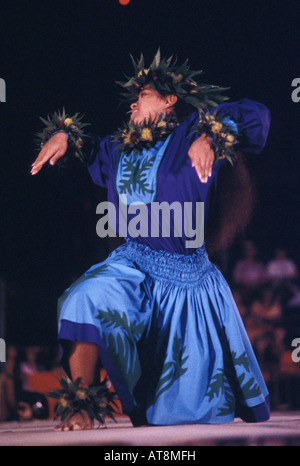 Kahiko (antica) hula al Merrie Monarch Festival, Hilo, Big Island delle Hawaii Foto Stock