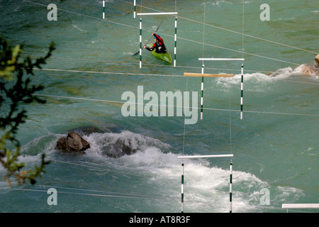 Kayak sul fiume pericolose Foto Stock