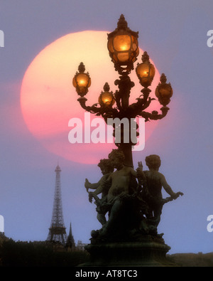 FR - PARIS: Tramonto sul Pont Alexandre III Foto Stock