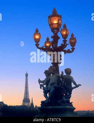 FR - PARIS: Serata su Pont Alexandre III Foto Stock