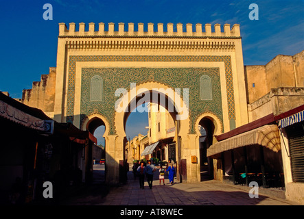 Bab Bou Jeloud, entrata principale, gateway, archi a ferro di cavallo, keyhole arch, la medina di Fes el-Bali, città di Fez, Fez, in Marocco, Africa Settentrionale, Africa Foto Stock