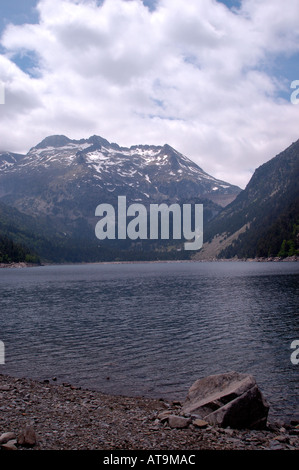 Lac d' Aumar e Pic de Neouvielle nei Pirenei francesi Foto Stock