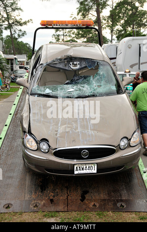 Trainare il carrello Cancella scena dell'incidente di automobile Foto Stock