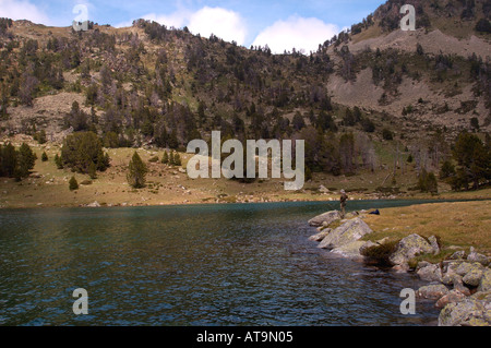 Lac d' Aumar e Pic de Neouvielle nei Pirenei francesi Foto Stock