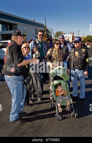 Il Vietnam dei veterani di guerra e Vietnamese-American mom a Vietnamese-American Tet Parade 'Little Saigon' Westminster California Foto Stock