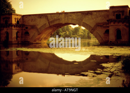 Grand Bridge al Palazzo di Blenheim, Oxfordshire Foto Stock