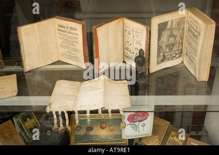 Copenhagen DANIMARCA Finestra del negozio che vende libri rari Foto Stock