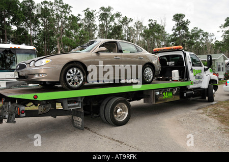 Trainare il carrello Cancella scena dell'incidente di automobile Foto Stock