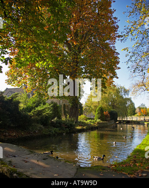 Il villaggio di macellazione inferiore in Cotswolds, England, Regno Unito Foto Stock