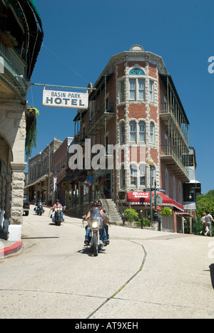 Flatiron appartamenti, Spring Street a Eureka Springs, monti Ozark, Arkansas Foto Stock