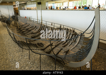 Roskilde Danimarca conservati e barca ricostruito nel Museo della Nave Vichinga Foto Stock
