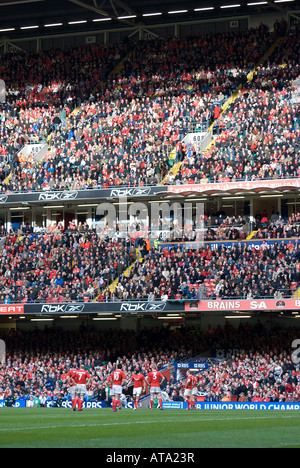 Il team del Galles al Millennium Stadium per il Galles contro l'Italia nel 2008 grand slam win numero 2656 Foto Stock