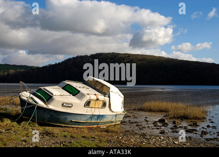 Barca ormeggiata sul fiume Tavy Bere Ferrers Devon England Foto Stock